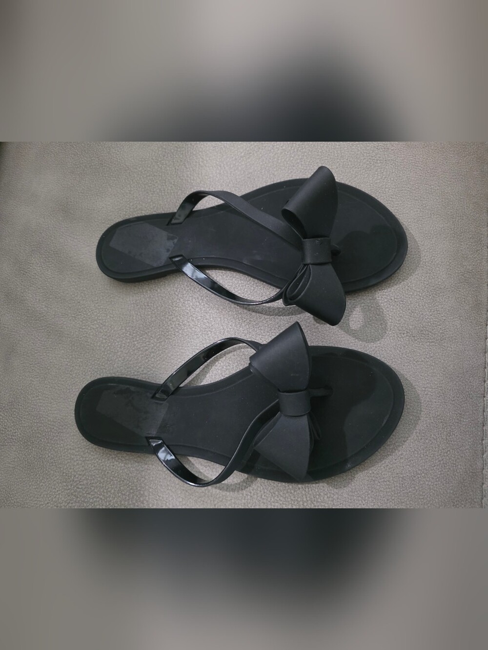 Women’s Bow Flip Flop Sandals — Black